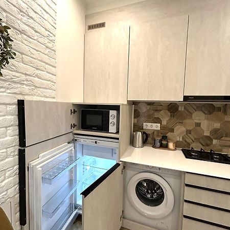 Modern Apartment, 100M To Opera Lviv Kültér fotó